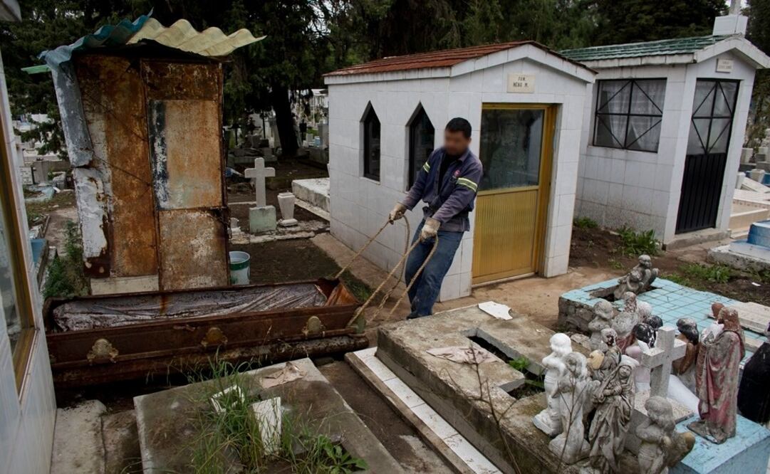 Para evitar contagios, los cementerios públicos permanecerán cerrados los días 9, 10 y 11 de Mayo. Foto: archivo/AP