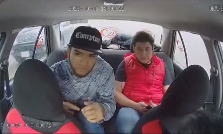“Ahora sí que ya valió ver…”; captan en VIDEO a sujetos robando a taxista en Cuautitlán