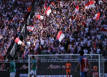 Chivas jugará con afición a pesar de recomendación del gobernador