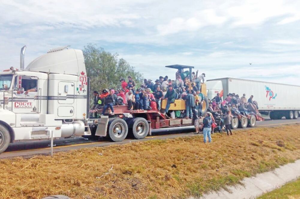 Llegada. Unos 600 migrantes arribaron ayer al municipio de La Piedad, Michoacán, provenientes del vecino estado de Guanajuato, reportaron autoridades. Foto: CORTESÍA