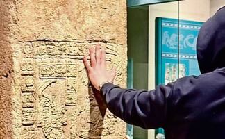 “No tocar”, reprendió el INAH al ”Conejo malo