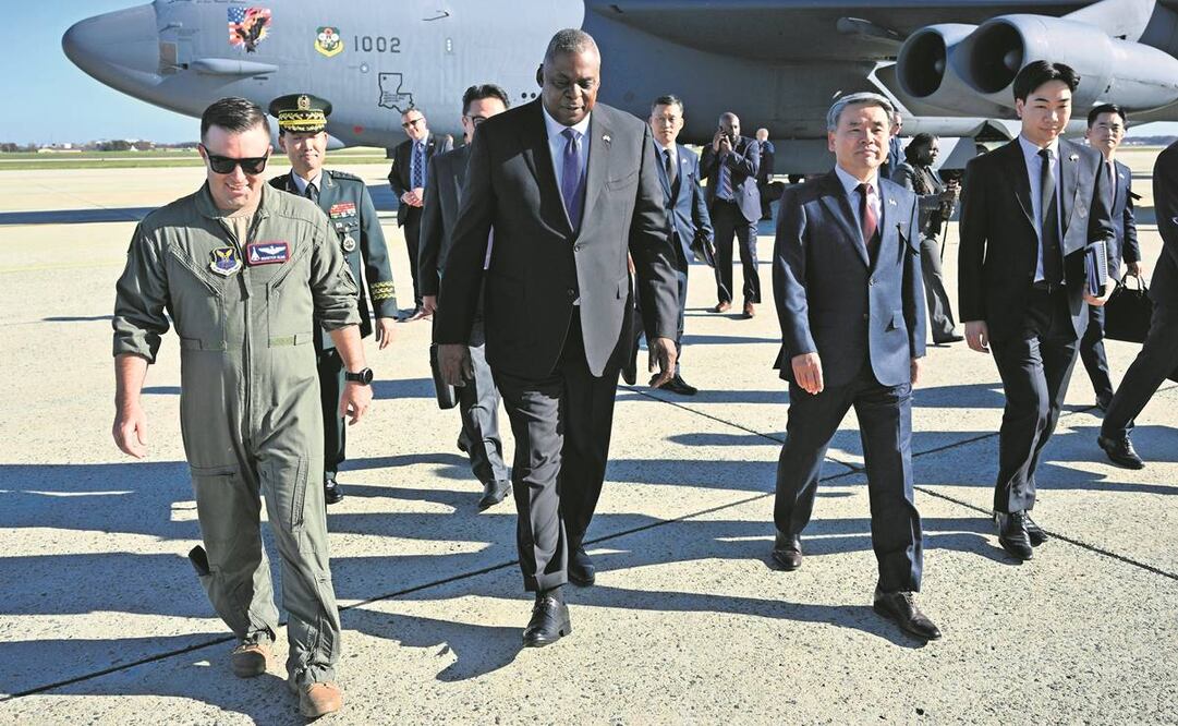 El Ministro de Defensa de Corea del Sur, Lee Jong-sup, y el jefe del Pentágono, Lloyd Austin, en una visita a la Base Conjunta Andrews. Foto: Mandel Ngan/AP