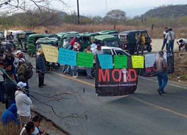 Bloquean carreteras de Oaxaca; exigen atención y justicia por el asesinato de integrantes de la UCIZONI
