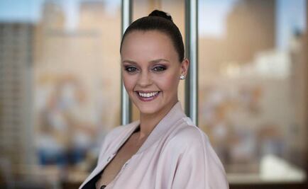 Shaila Dúrcal reaparece luego de perder parte de un dedo