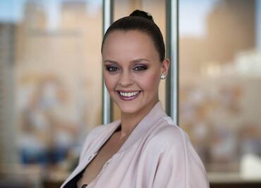 Shaila Dúrcal reaparece luego de perder parte de un dedo