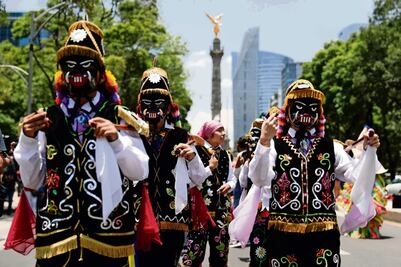 Pueblos indígenas toman calles con Megacalenda