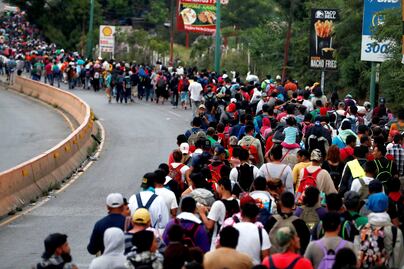Resguarda Policía Federal caravana de hondureños