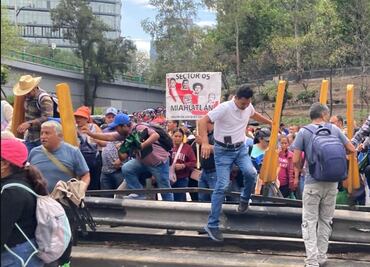 FOTOS: Vuelve CNTE a bloquear Circuito Interior y se manifiesta sobre Reforma previo a encuentro en Segob