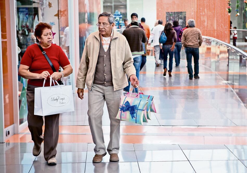 Celebración Según Kantar TNS, 26% del gasto será para obsequios, 19% para la cena, 19% para viajes y 9% en bebidas alcohólicas. (ARCHIVO. EL UNIVERSAL)