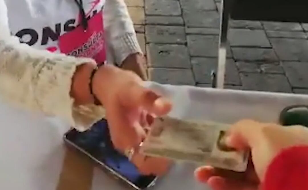 Reportera de EL UNIVERSAL pudo votar en cinco ocasiones (Captura de Video)