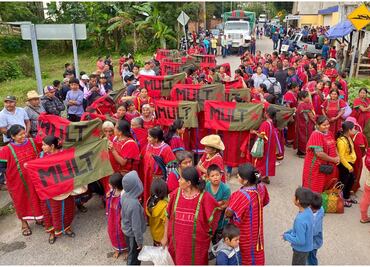 Triquis protestan por feminicidios de dos mujeres indígenas en Oaxaca; realizan bloqueos carreteros