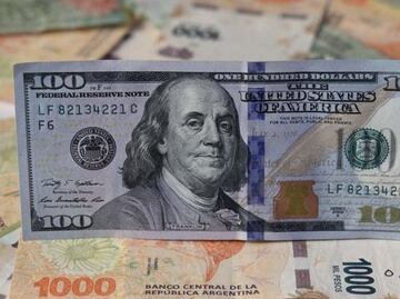 Así se cotiza el peso argentino frente al dólar tras el triunfo de Milei