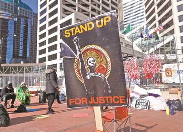 Cajero siente culpa por la muerte de Floyd