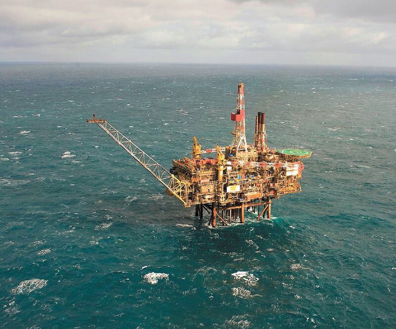 Para cumplir con el Acuerdo de París, la europea Shell sólo debería recortar 10% de su producción para 2040, por lo que le bastaría con disminuir 0.5% la extracción anual. Foto: ARCHIVO EL UNIVERSAL