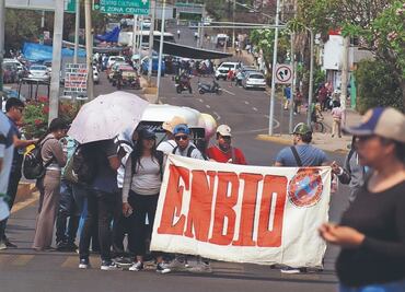 Maestros de 6 entidades también salen a protestar