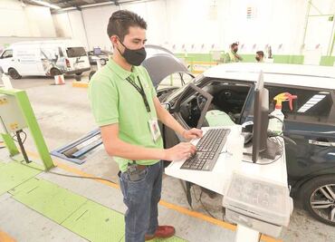 Así puedes sacar la constancia para circular ante suspensión de trámites de verificación