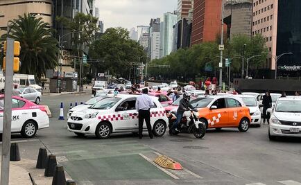 Metrobús cierra estaciones por bloqueos de taxistas