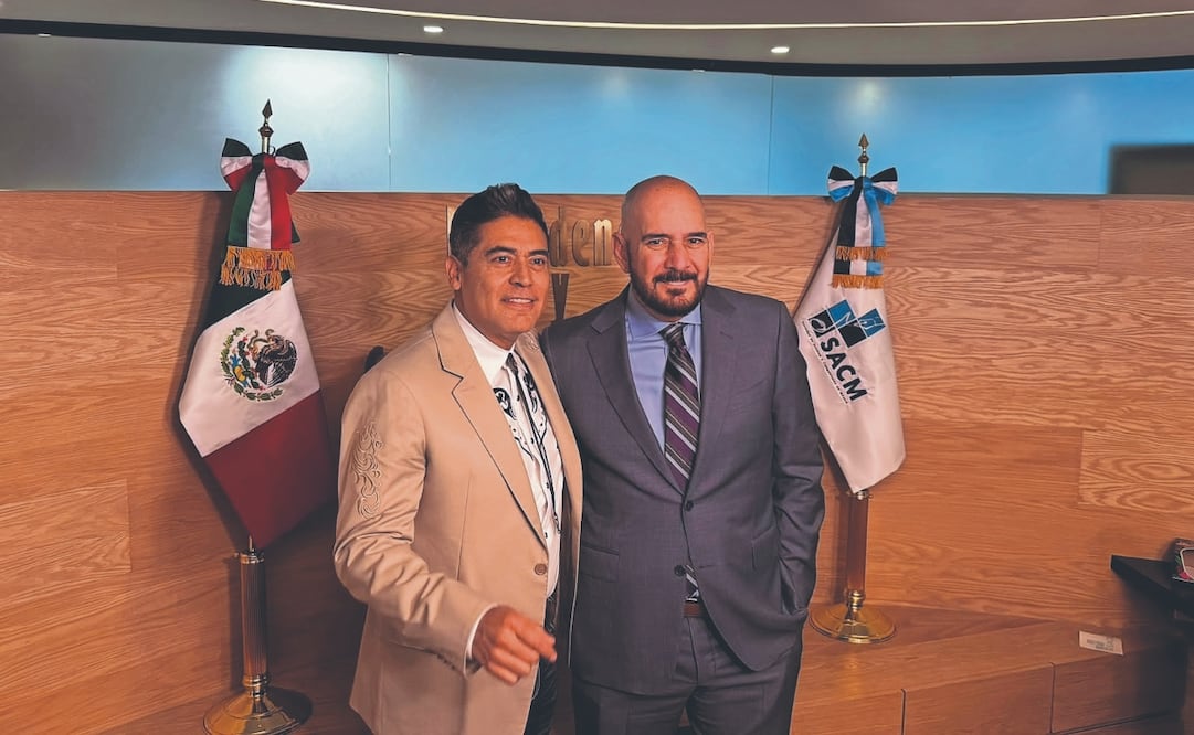 Bruno Danzza, creador del tema “Mírame”, y Roberto Cantoral Zucchi, director de la Sociedad de Autores y Compositores de México. Foto: César González/ EL UNIVERSAL