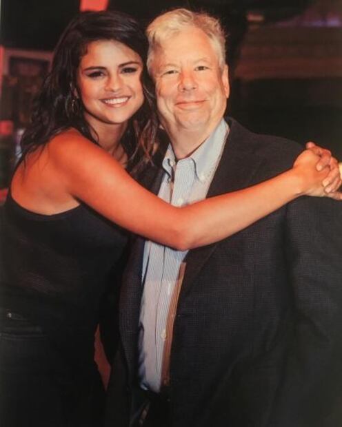 Cuando el Premio Nobel actuó con Selena Gómez