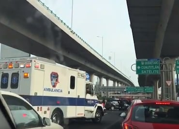 Choque paraliza carriles centrales de Periférico Norte