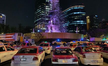 Taxistas protestan en el Ángel contra Uber; amagan con no moverse en tres días