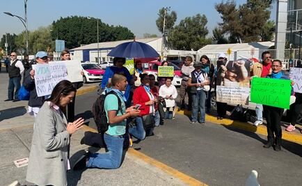 Organizaciones pro-vida rezan rosario afuera de San Lázaro