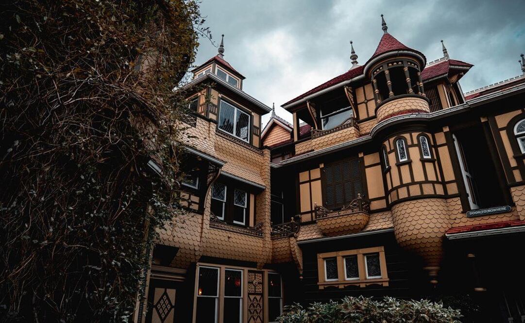 La mansión se convirtió en una atracción turística tanto por su arquitectura como por su macabra historia.  Foto: Facebook Winchester Mystery House