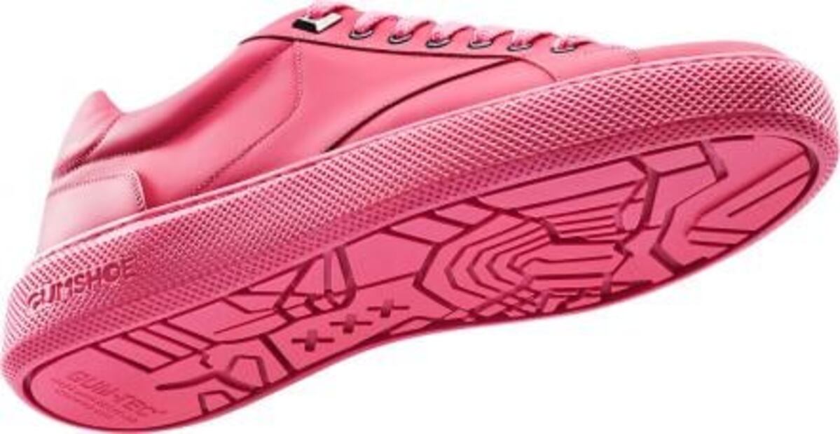 Holanda crea el primer calzado hecho con chicles de la calle