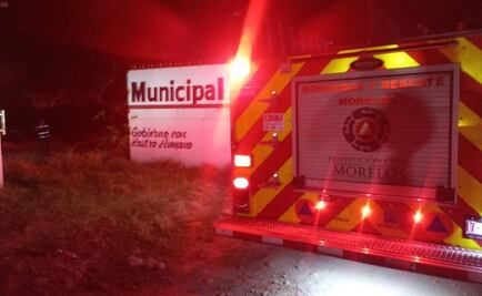 Se registra incendio en corralón de autos en Jiutepec, Morelos; autoridades laboran para sofocar el fuego