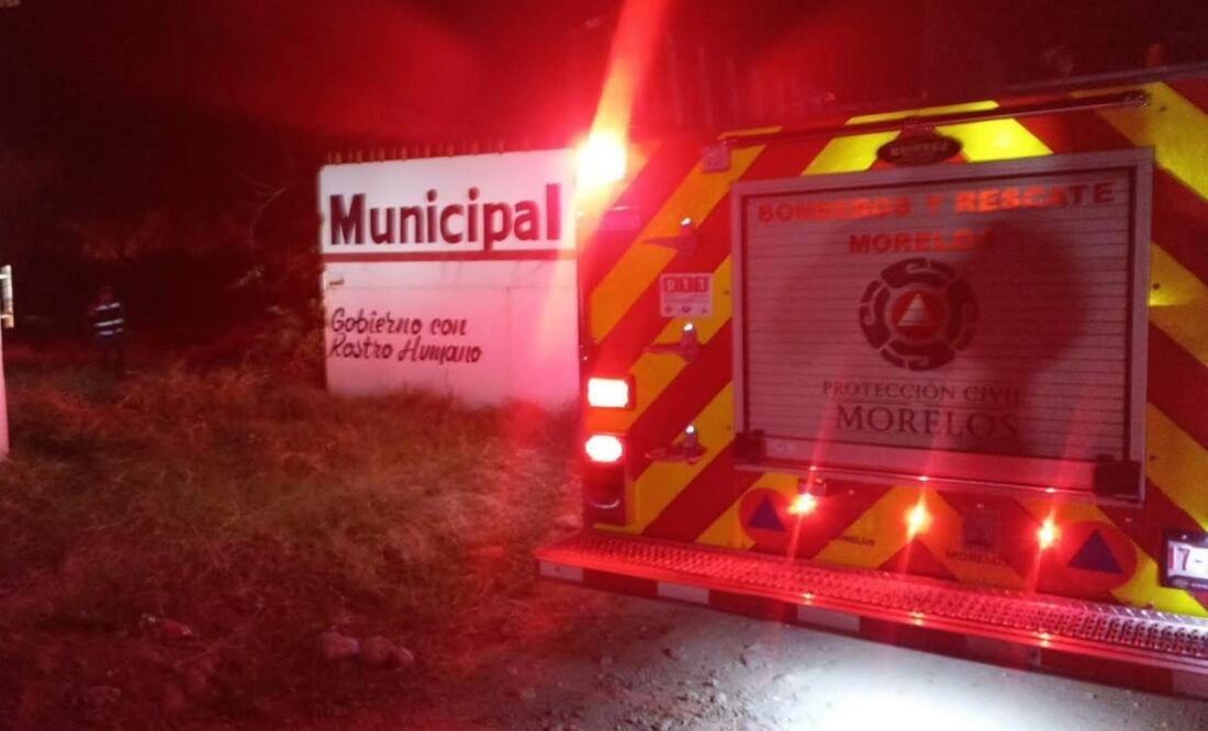 Siniestro en corralón de autos. Foto: Especial