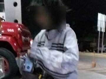 Amigos abandonan a joven del Edomex en Actopan; bomberos la rescatan mientras pedía "aventón"