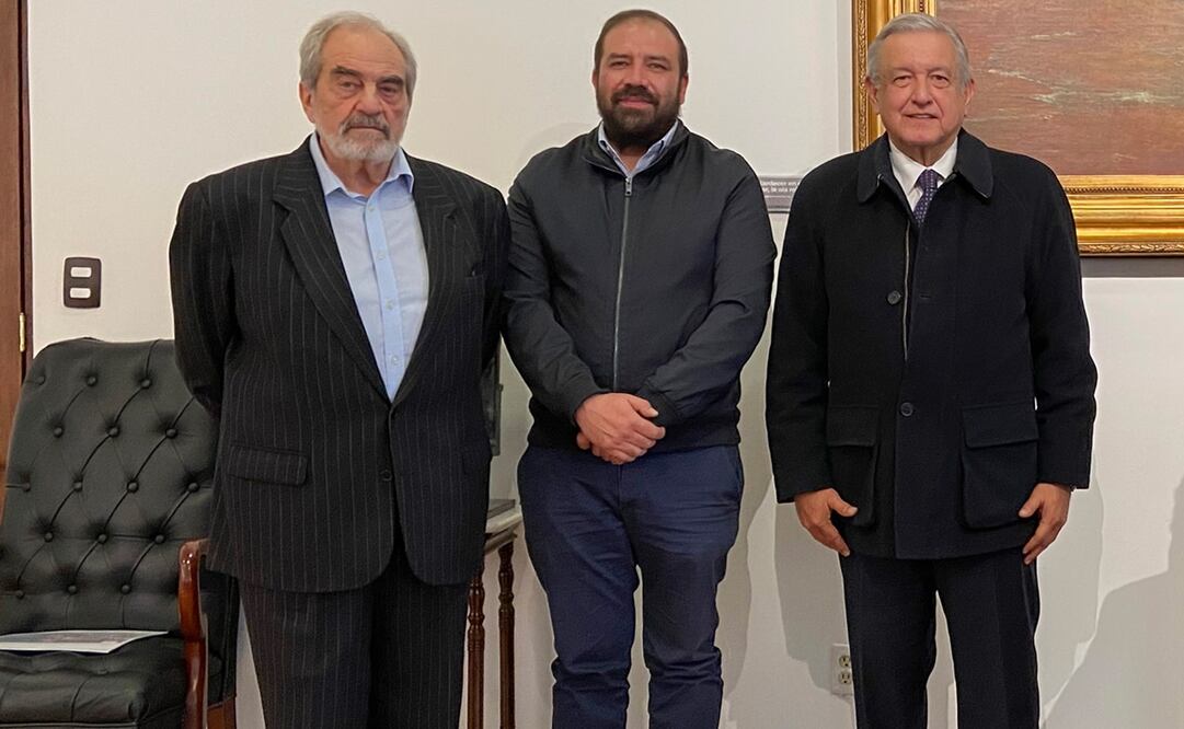 Raymundo Artís Espriú, el primero de izquierda a derecha en la imagen. FOTO: tomada de @lopezobrador_