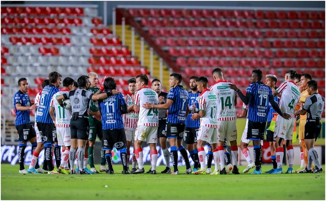 ¿Por qué los jugadores y árbitros de la Liga MX se abrazan al minuto 62 del partido? / FOTO: IMAGO7