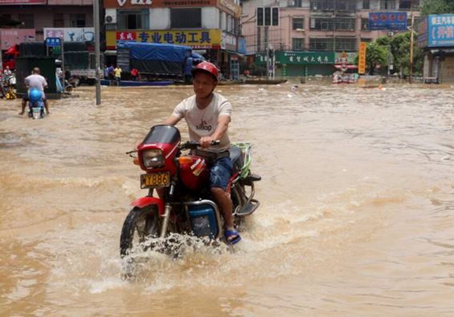 Inundaciones en China dejan más de 140 muertos; vigilan metrópolis de Wuhan