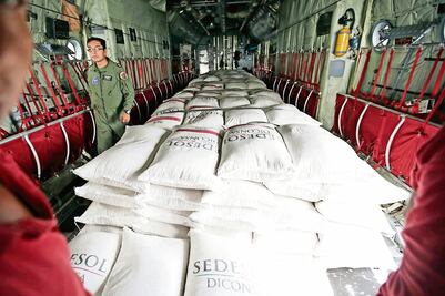 Tienden puente aéreo para surtir maíz 