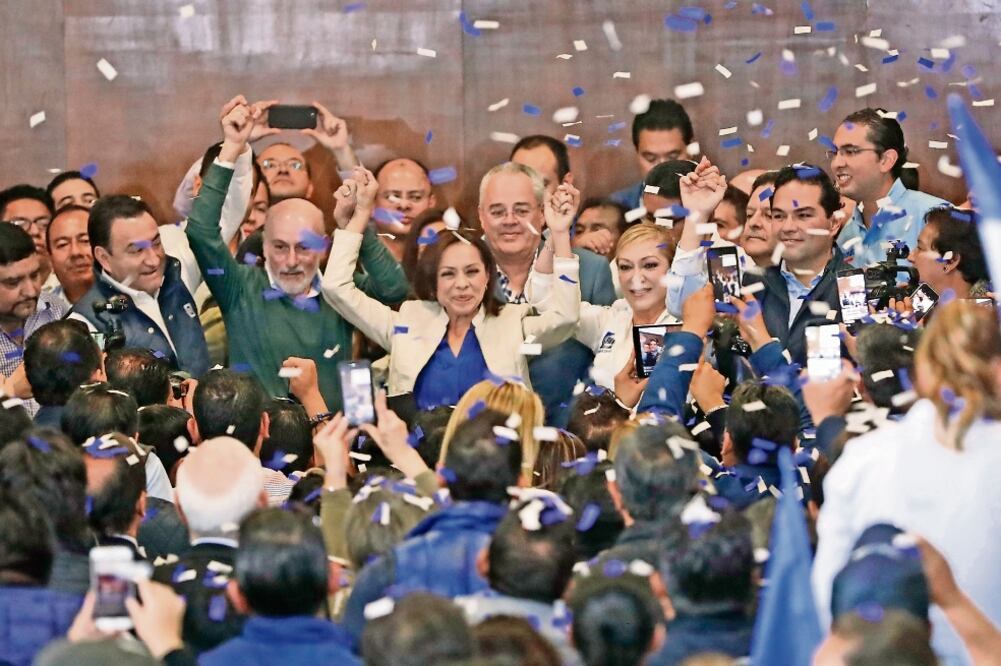 En la sede estatal blanquiazul, Vázquez Mota afirmó que sólo unido el PAN podrá obtener la victoria el próximo 4 de junio en el Estado de México e invitó a simpatizantes de otros partidos a sumarse a su proyecto. (LUIS CORTÉS. EL UNIVERSAL)