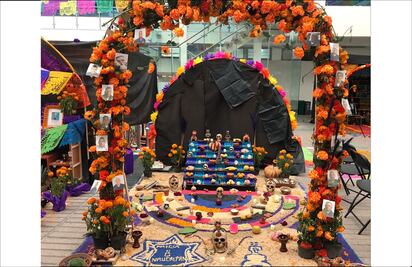 Ponen ofrenda a 13 policías de Naucalpan fallecidos este año por covid o asesinato