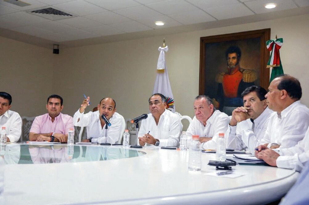 El gobernador Héctor Astudillo Flores partició ayer en la reunión de evaluación de las obras, celebrada en la sala Vicente Guerrero 
