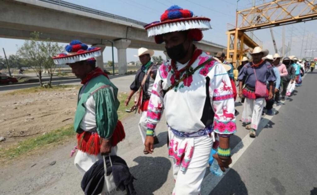 Pueblo wixárika continúa avanzando en Edomex en busca de diálogo con AMLO