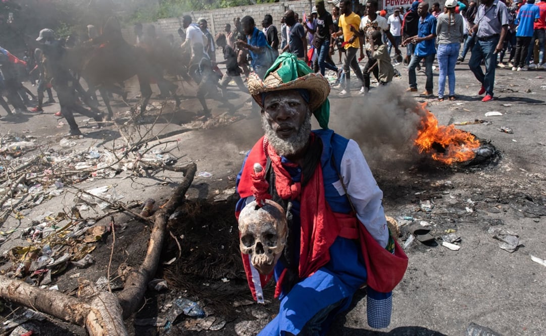 Haitianos participan de una protesta en rechazo a la intervención militar extranjera y en demanda de la renuncia del Primer Ministro Ariel Henry. Foto: EFE
