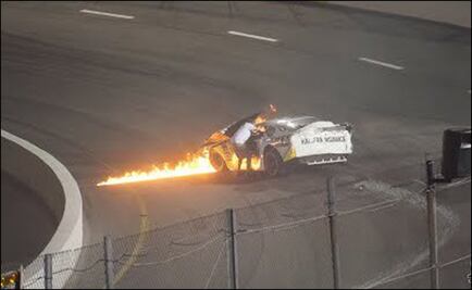 Piloto de Nascar es salvado por su padre de auto en llamas