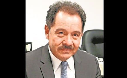 Legisladores uniformados para desfilar