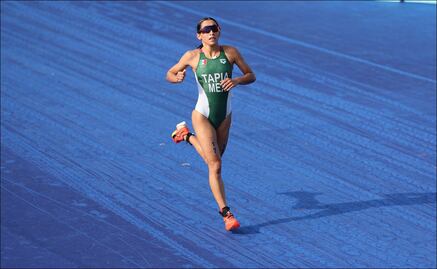 La mexicana Rosa María Tapia termina la prueba de Triatlón en el top 20 mundial en París 2024