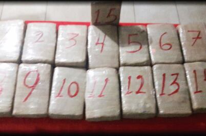 Caen dos menores de edad con 15 ladrillos de marihuana