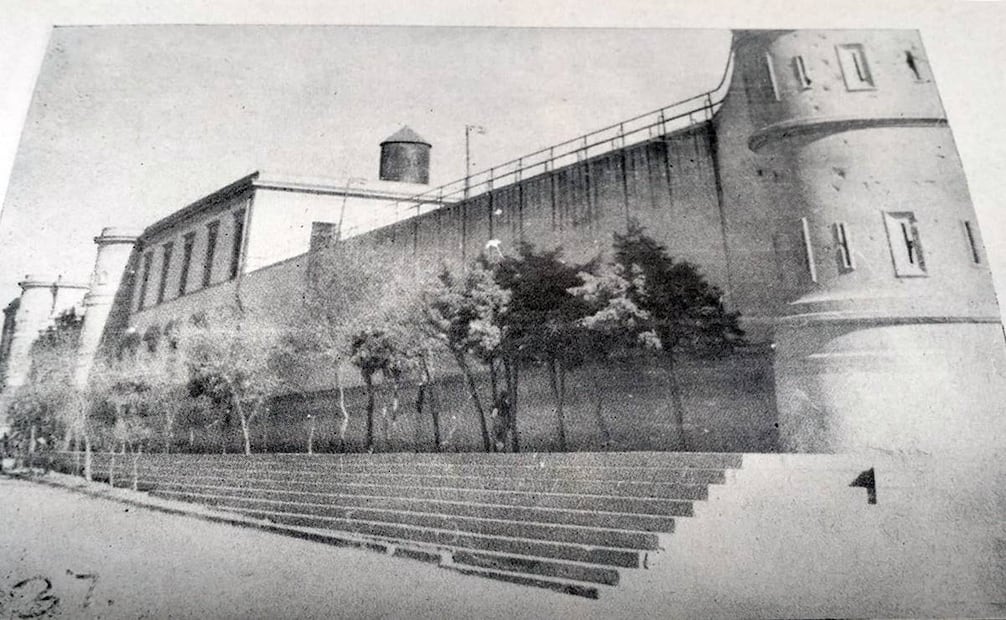 Edificio de la Penitenciaría de Chihuahua, a donde Martín López entró para rescatar revolucionarios que habían apresado, durante la celebración del Aniversario de la Independencia. Tomada del libro “Grandioso Dorado de Pancho Villa: General Martín López.