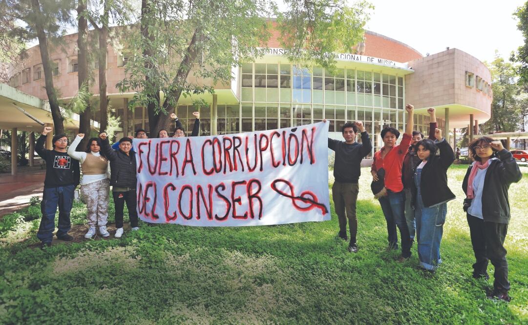 El paro estudiantil de 48 horas hábiles en el Conservatorio empezó el lunes; esperan respuesta al pliego petitorio.  Foto: Berenice Fregoso El Universal