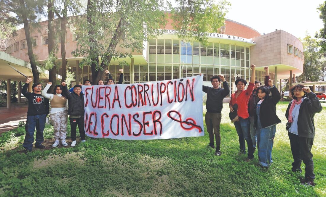 El paro estudiantil de 48 horas hábiles en el Conservatorio empezó el lunes; esperan respuesta al pliego petitorio.  Foto: Berenice Fregoso El Universal