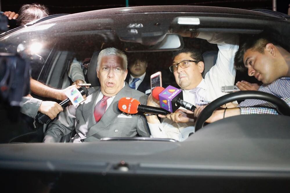 El abogado de Javier Duarte, Marco Antonio del Toro, saliendo del Reclusorio Norte. FOTO: Irvin Olivares
