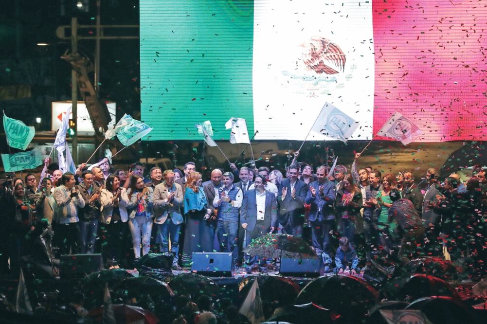 El festejo por los 79 años del Partido Acción Nacional lució deslucido. No llegaron sus principales líderes a la columna del Ángel de la Independencia. (BERENICE FREGOSO. EL UNIVERSAL)