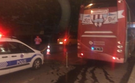 Balean autobús de equipo de futbol en Turquía